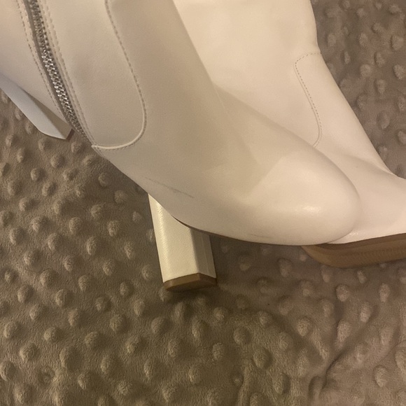 White leather upper Steve Madden heeled boots - Picture 8 of 12